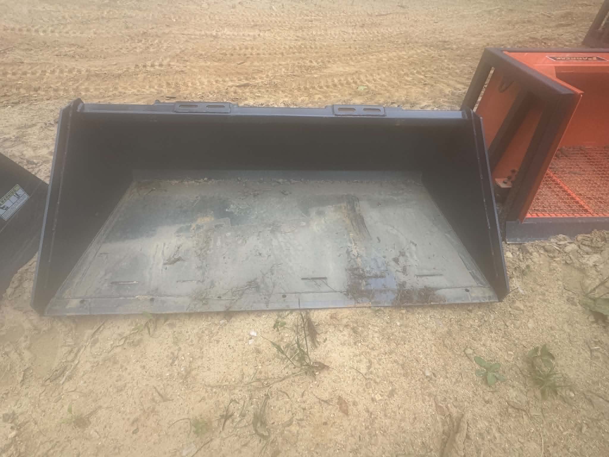 Wolverine 72" smooth bucket - image 1