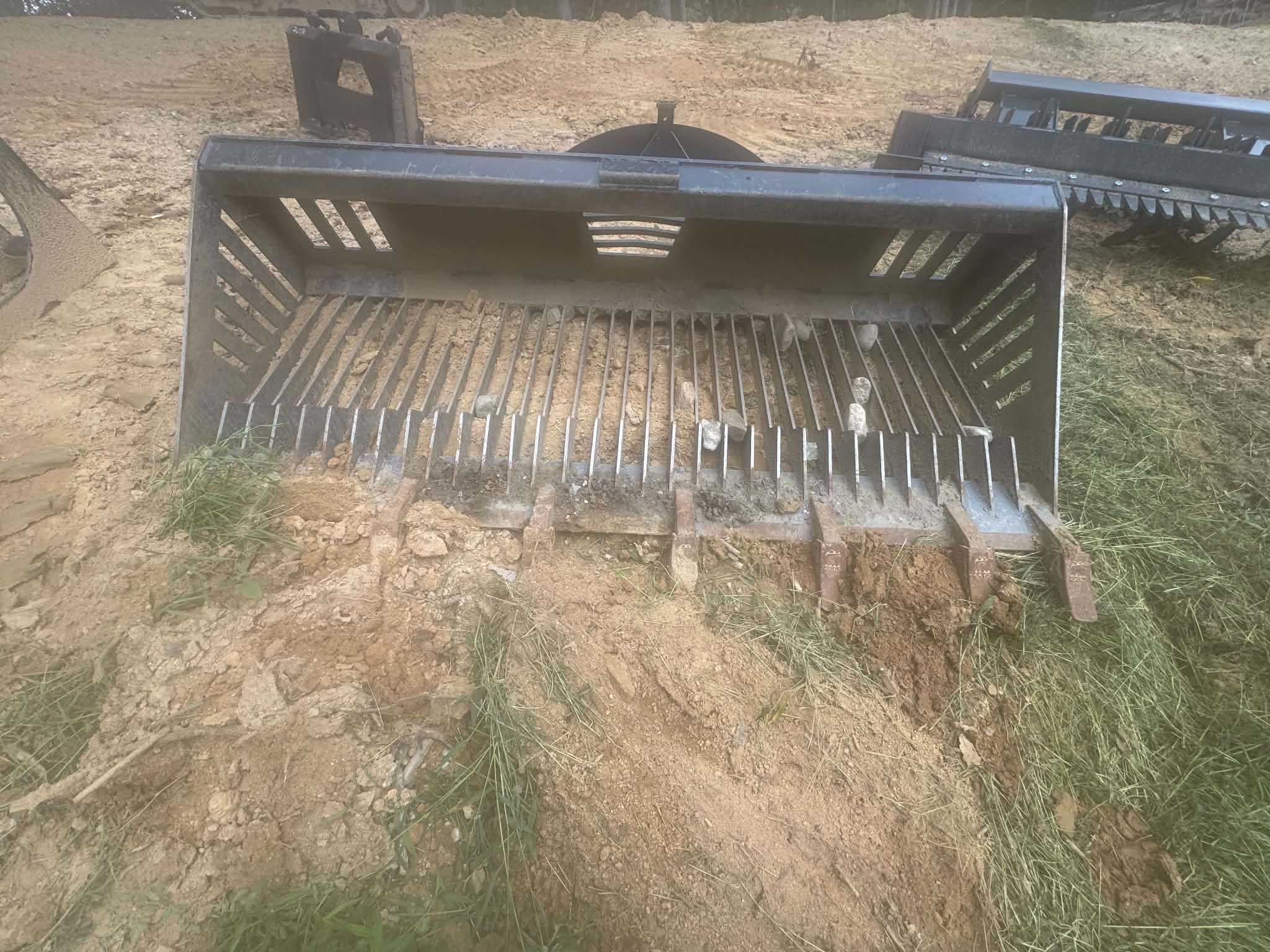 Wolverine 78" rock bucket for skidsteer - image 1